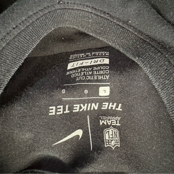 NFL Saints Nike Black Short Sleeve Tee with‎ Striking Design - Picture 3 of 3